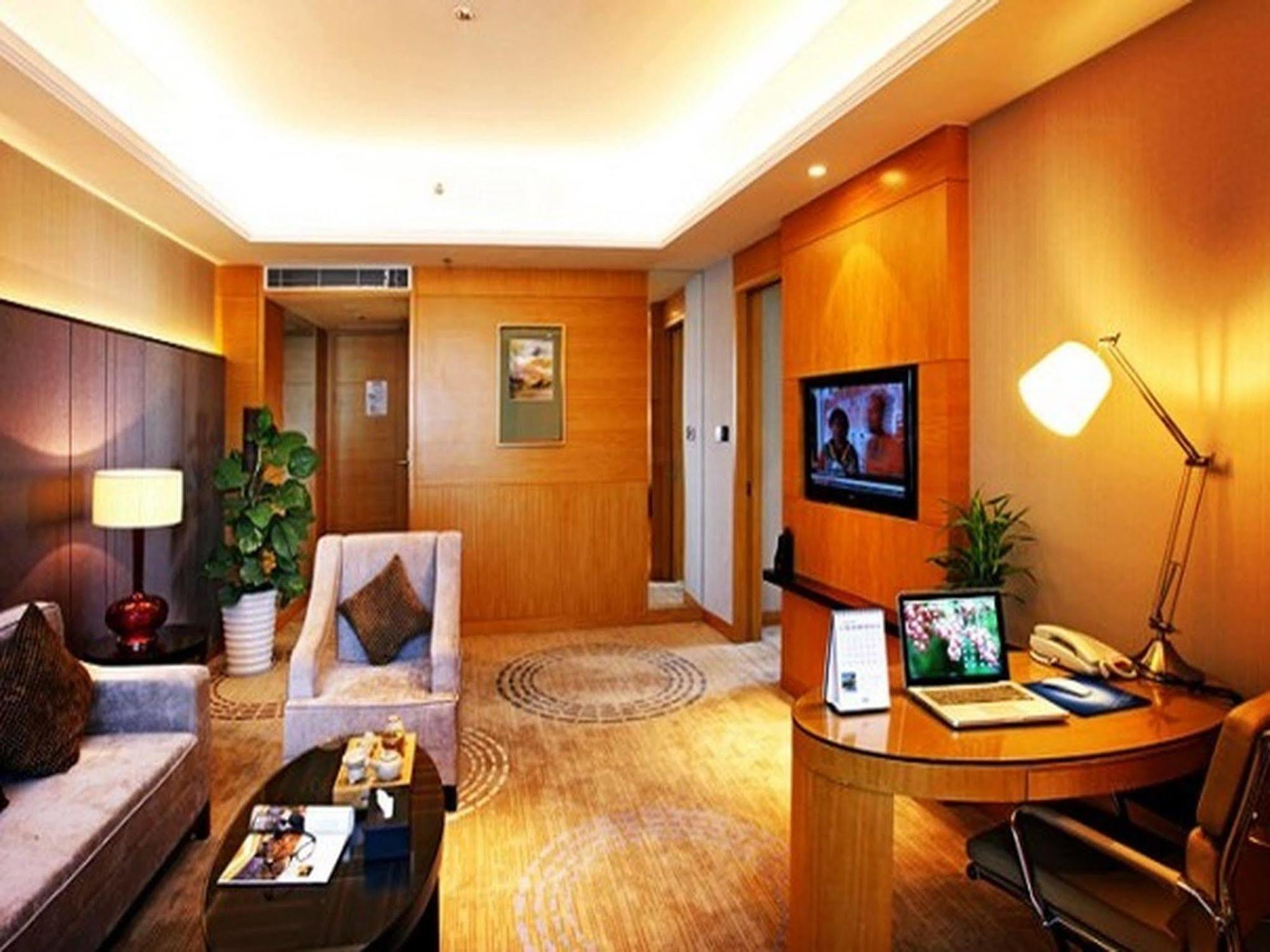 Days Hotel And Suites Mingfa Xiamen Exterior photo